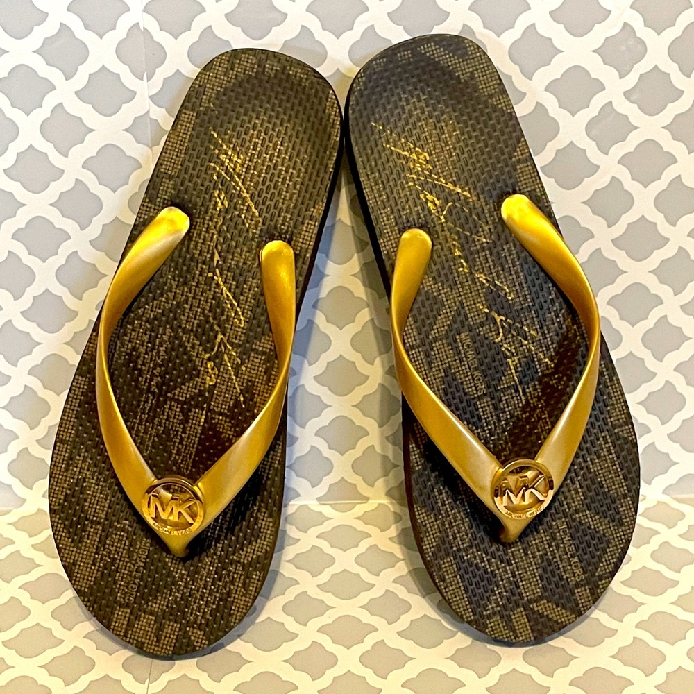 Michael Kors Signature Jet Set flip flops sandals Sz 6 EUC brown gold logo